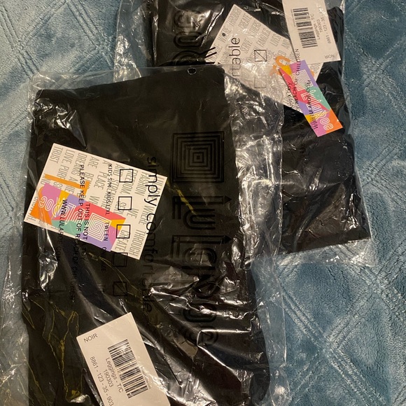 LuLaRoe SOLID BLACK Leggings NWT - Picture 2 of 2